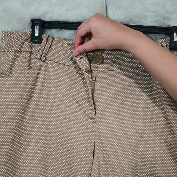 Lane Bryant Tan and White Diamond Shaped Dot Cropped Pants Size 16 - Picture 6 of 10